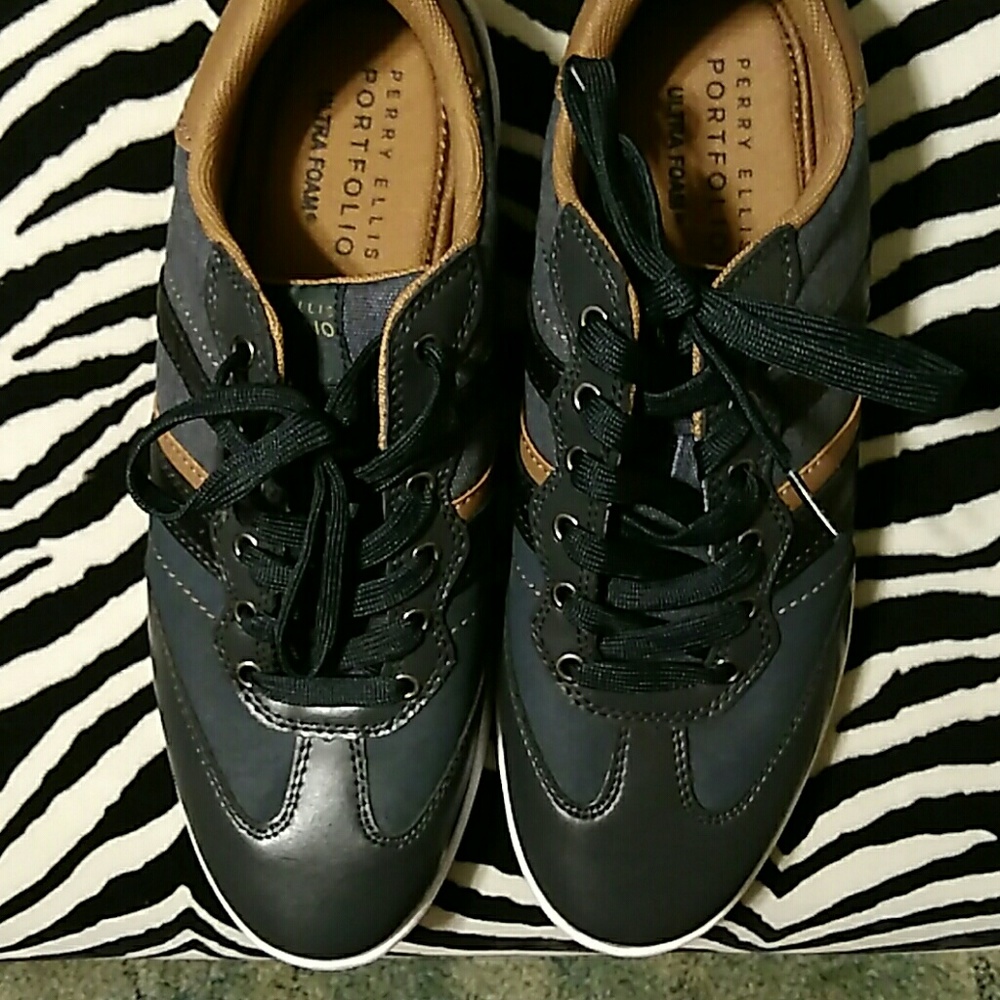 NWOT PERRY ELLIS SNEAKERS